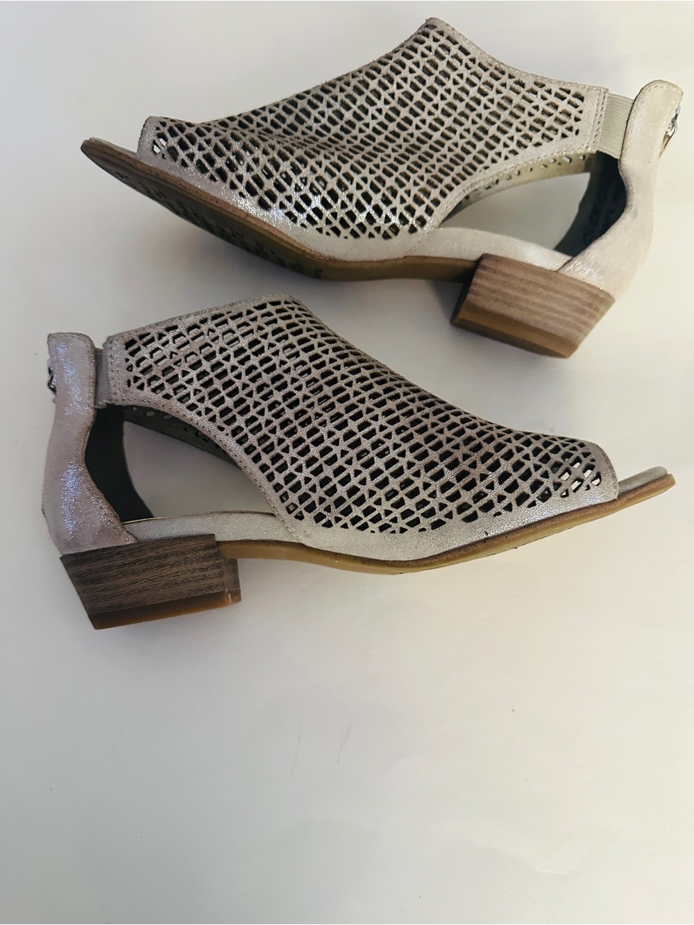 Tamaris Shoes Leather Silver Gray Metallic Cutout Zip Back Open Toe Sz 37 US 6.5